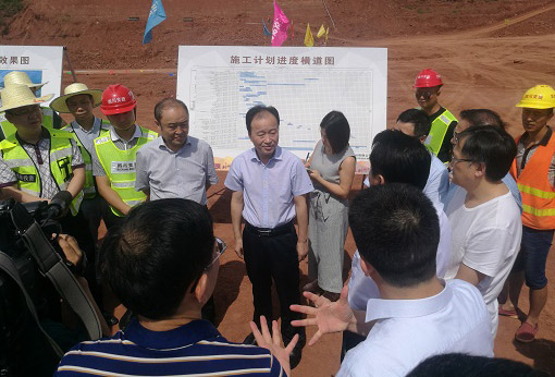 資陽市市委副書記、市長陳吉明赴建設(shè)公司承建嬌子大道西延線及綜合整治項(xiàng)目調(diào)研指導(dǎo)工作