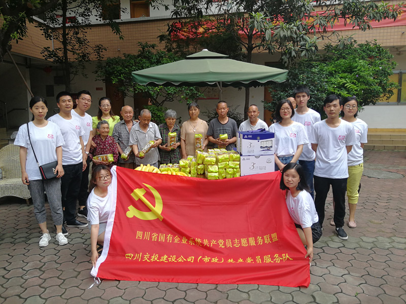 上門慰問接地氣 貼近服務暖人心--市政分公司黨員服務隊開展“敬老助老幫老”關愛活動