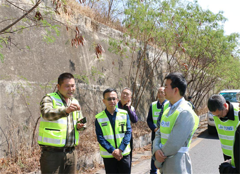 公司董事郜進(jìn)良一行赴 攀田路、瀘黃路實(shí)地調(diào)研并指導(dǎo)工作