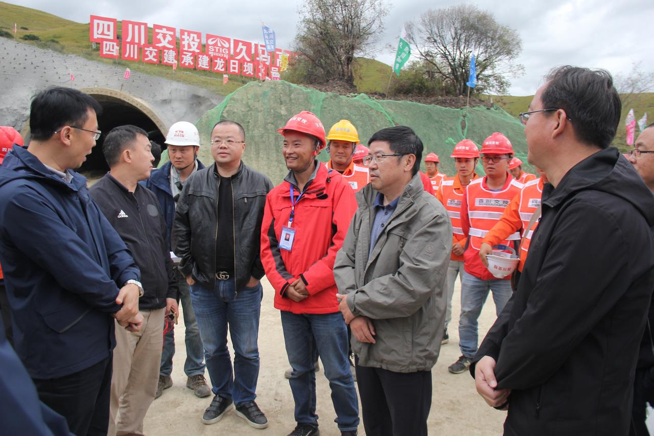 咬定目標(biāo)不放松 全力加速久馬高速建設(shè)