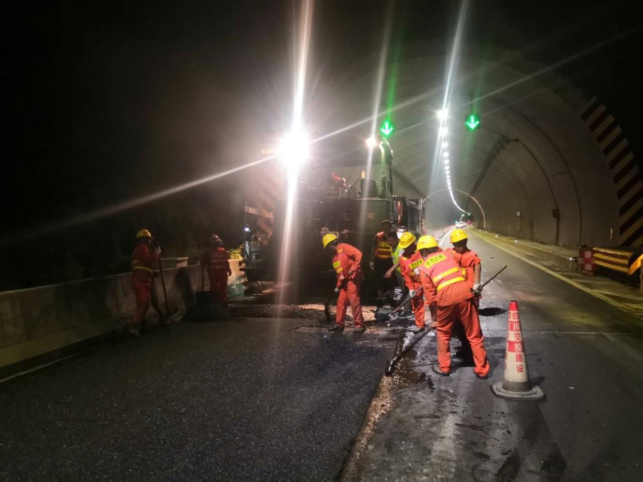 雅西高速公路觀音巖大橋引橋橋面超薄磨耗層改造工程順利完成