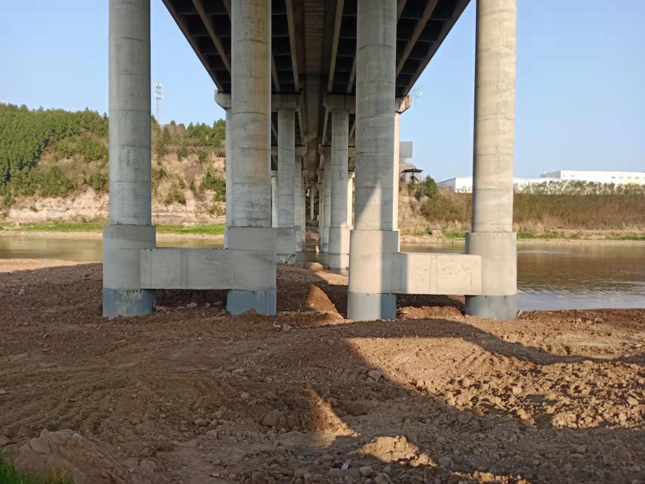 梓江特大橋樁基鋼筋裸露病害處治工程施工現(xiàn)場.jpg