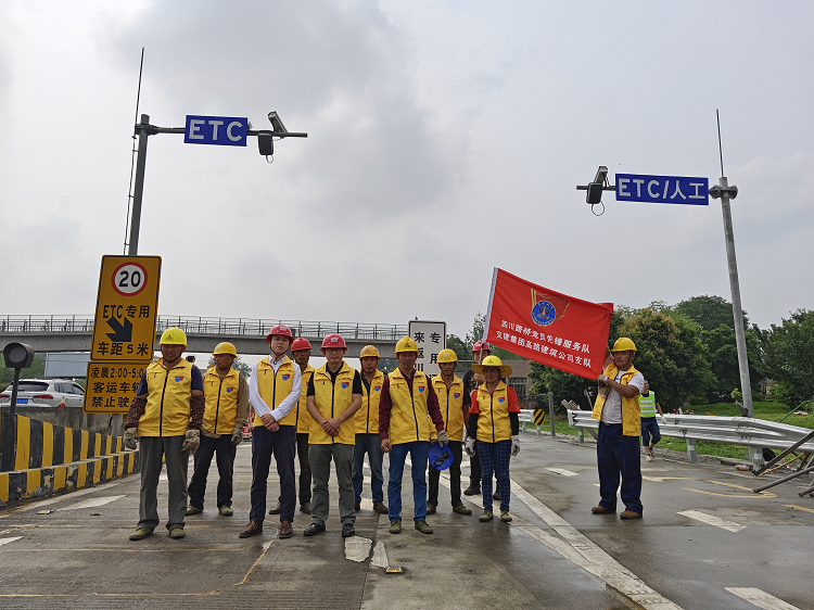 高路建筑公司圓滿完成成都繞城高速（G4202）機(jī)場(chǎng)立交D出口搶險(xiǎn)工程施工