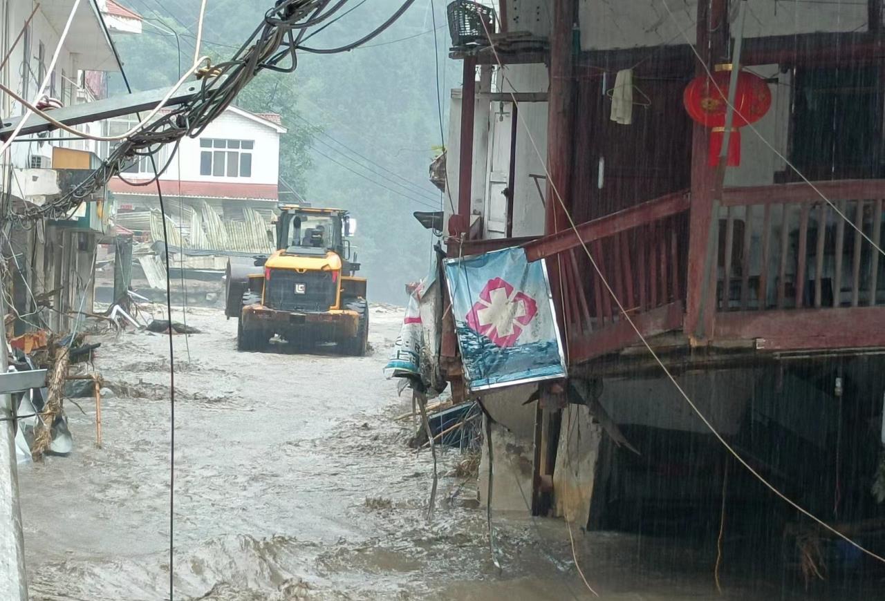 平武縣暴雨山洪，交建集團緊急搶通生命通道